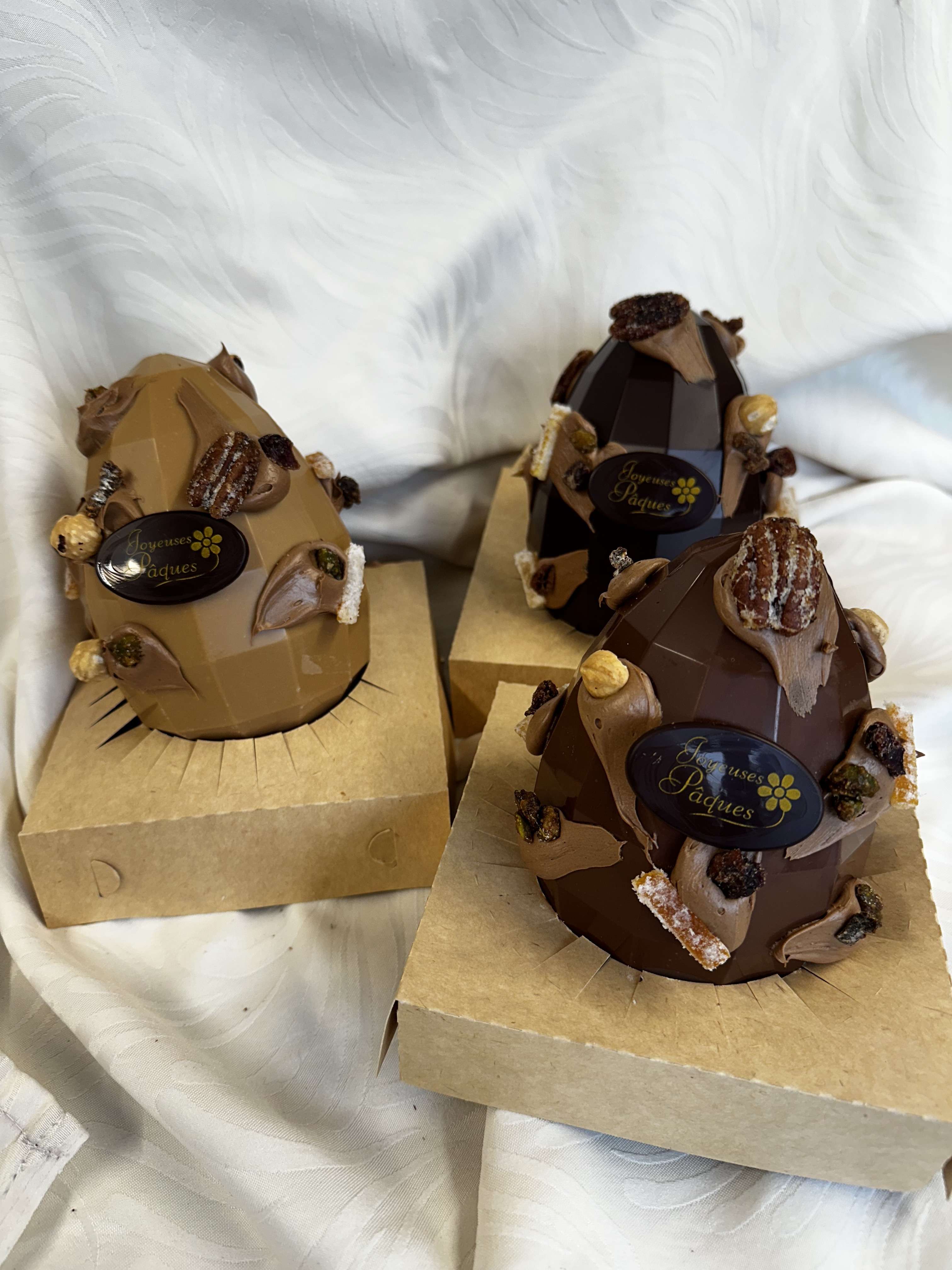 photo Oeuf décoré de gianduja 